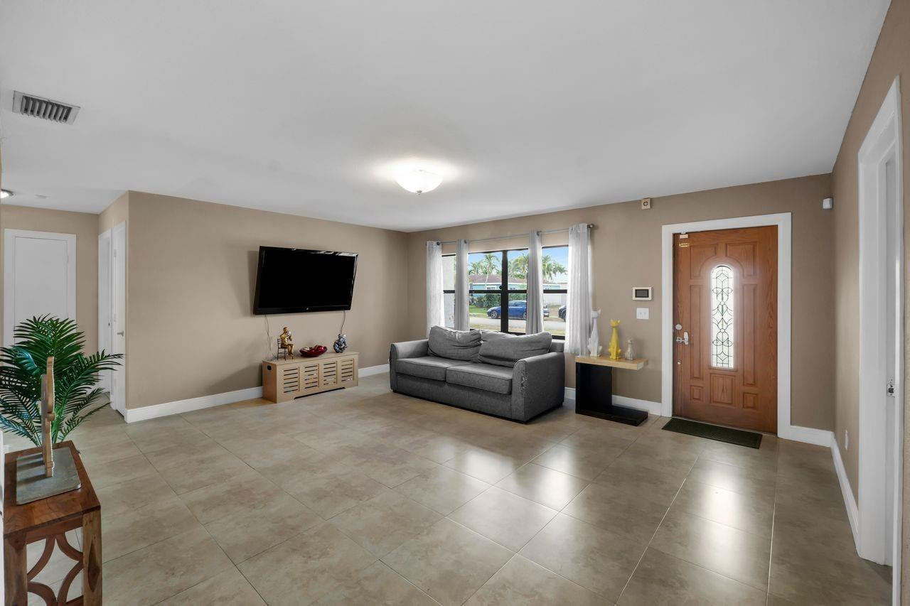 10901 Granite Street Boca Raton, FL 33428 - Photo 6 of 28 Photo 6