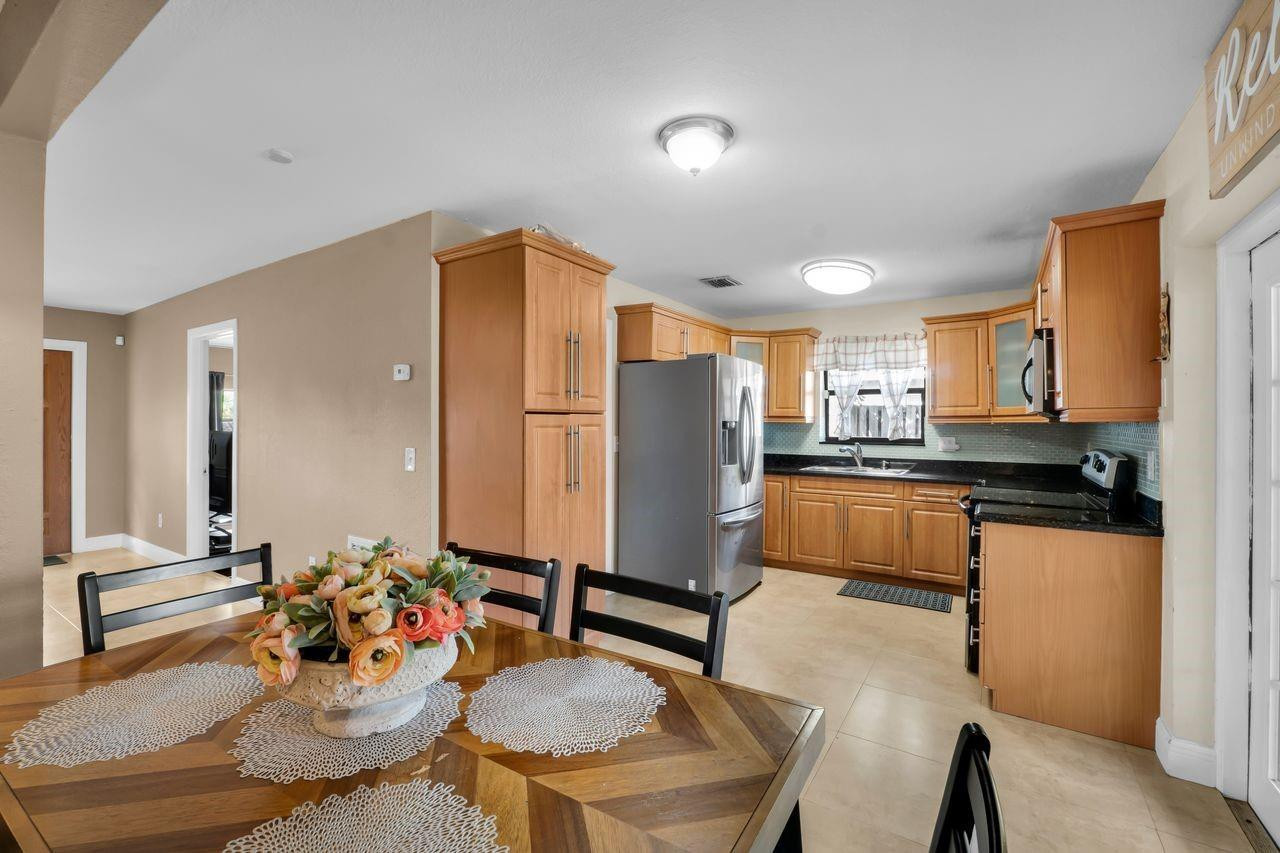 10901 Granite Street Boca Raton, FL 33428 - Photo 8 of 28 Photo 8