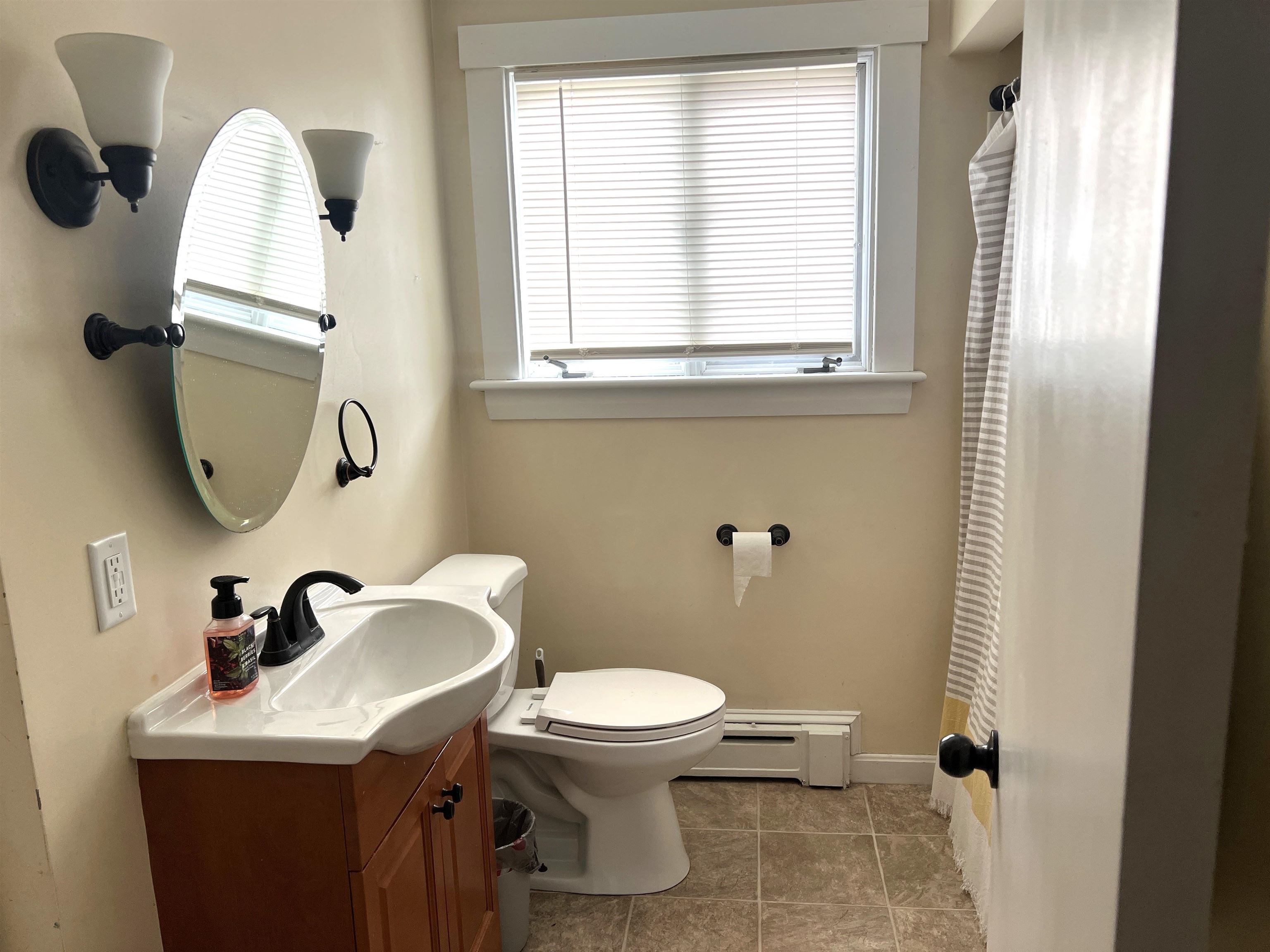 198 South Main Street Rochester, NH 03867 - Photo 11 of 27