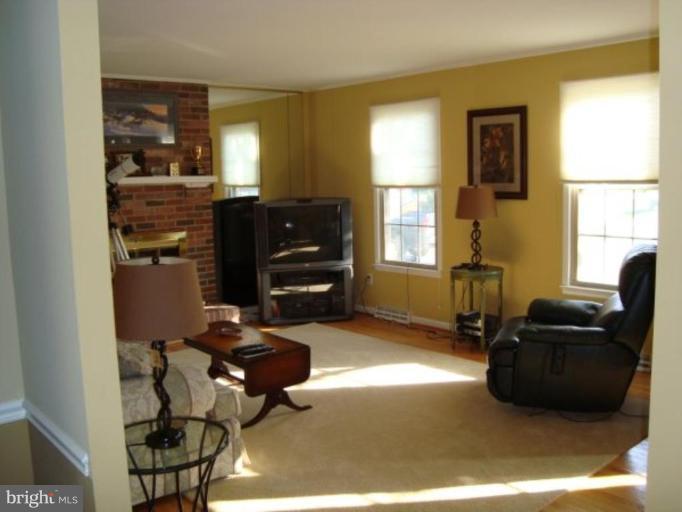 618 Clarks Run Road La Plata, MD 20646 - Photo 8 of 16 Living Room