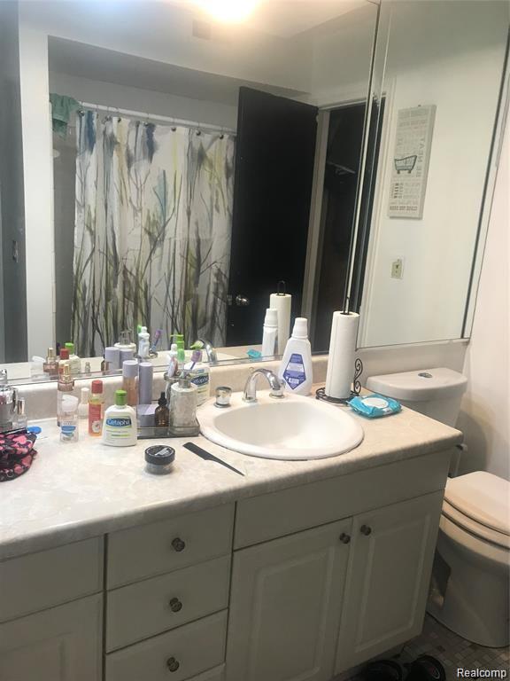 24261 Evergreen Road Southfield, MI 48075 - Photo 11 of 13 C0BCB5EA-E6A6-475D-BAD7-DCA08F825A8C.jpeg