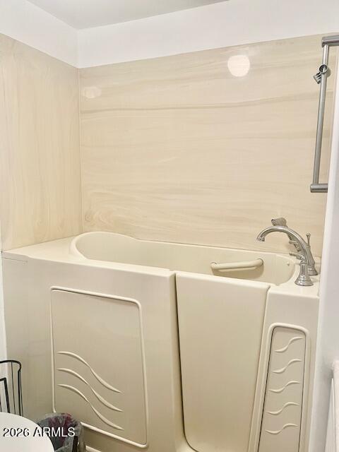 301 South Signal Butte Road, Unit 514 Apache Junction, AZ 85120 - Photo 17 of 26 Check out this walk in tub!
