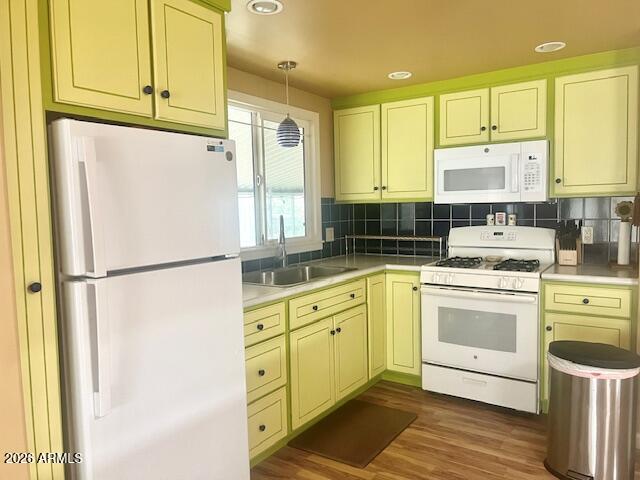 301 South Signal Butte Road, Unit 514 Apache Junction, AZ 85120 - Photo 3 of 31 Newer refrigerator & Microwave
