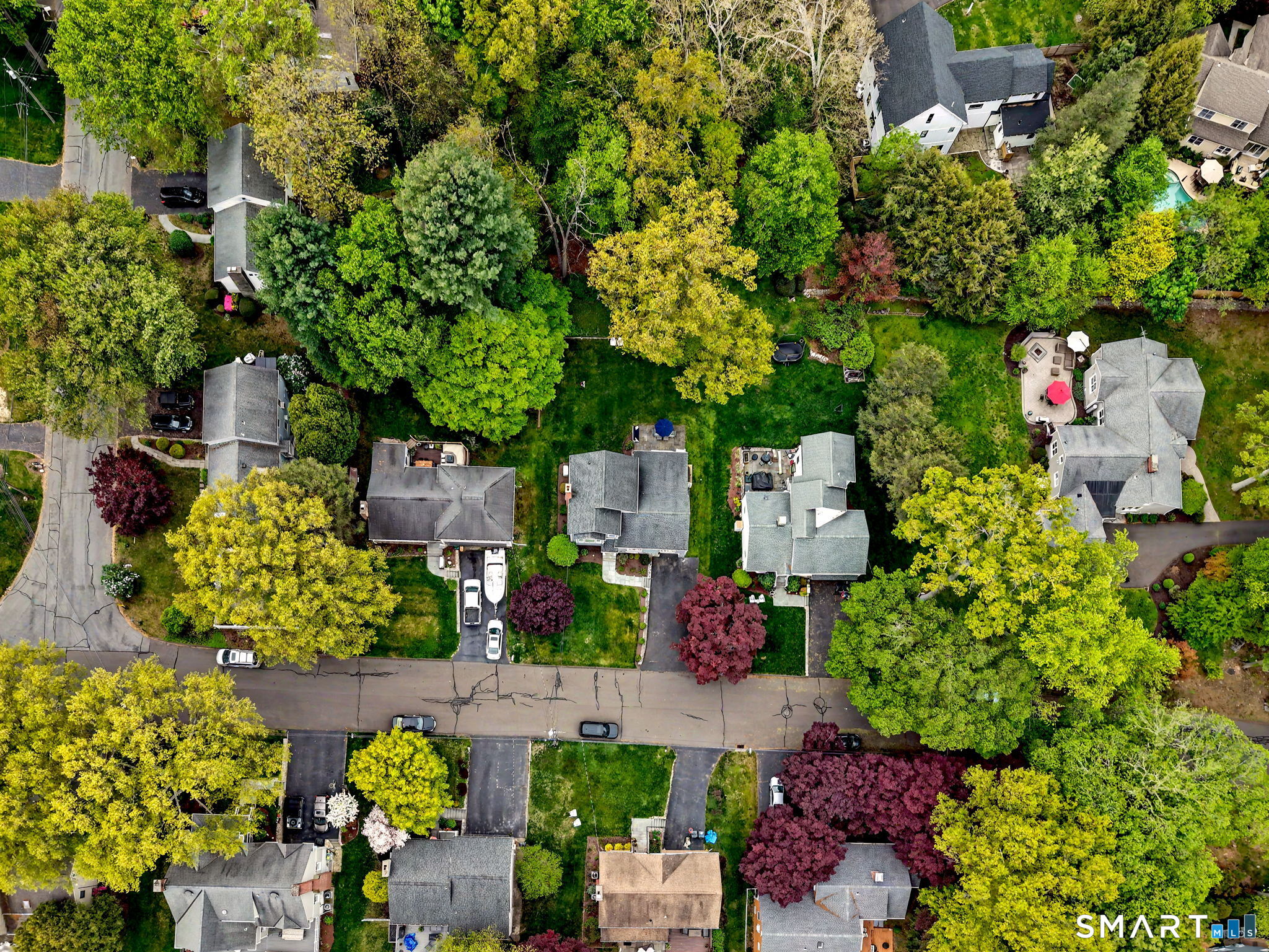 73 Oxbow Road Fairfield, CT 06824 - Photo 31 of 35 A bird's-eye view of the neighborhood's established canopy and old-growth trees.