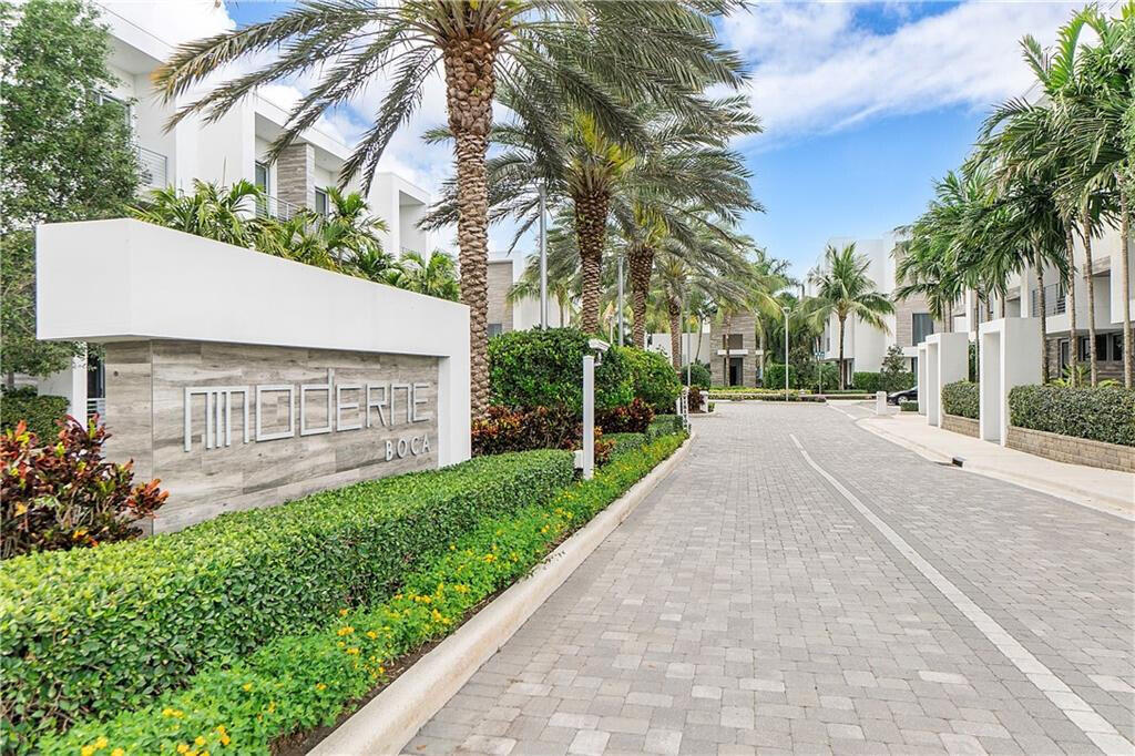 4053 Northwest 17th Way Boca Raton, FL 33431 - Photo 40 of 43 Moderne entrance