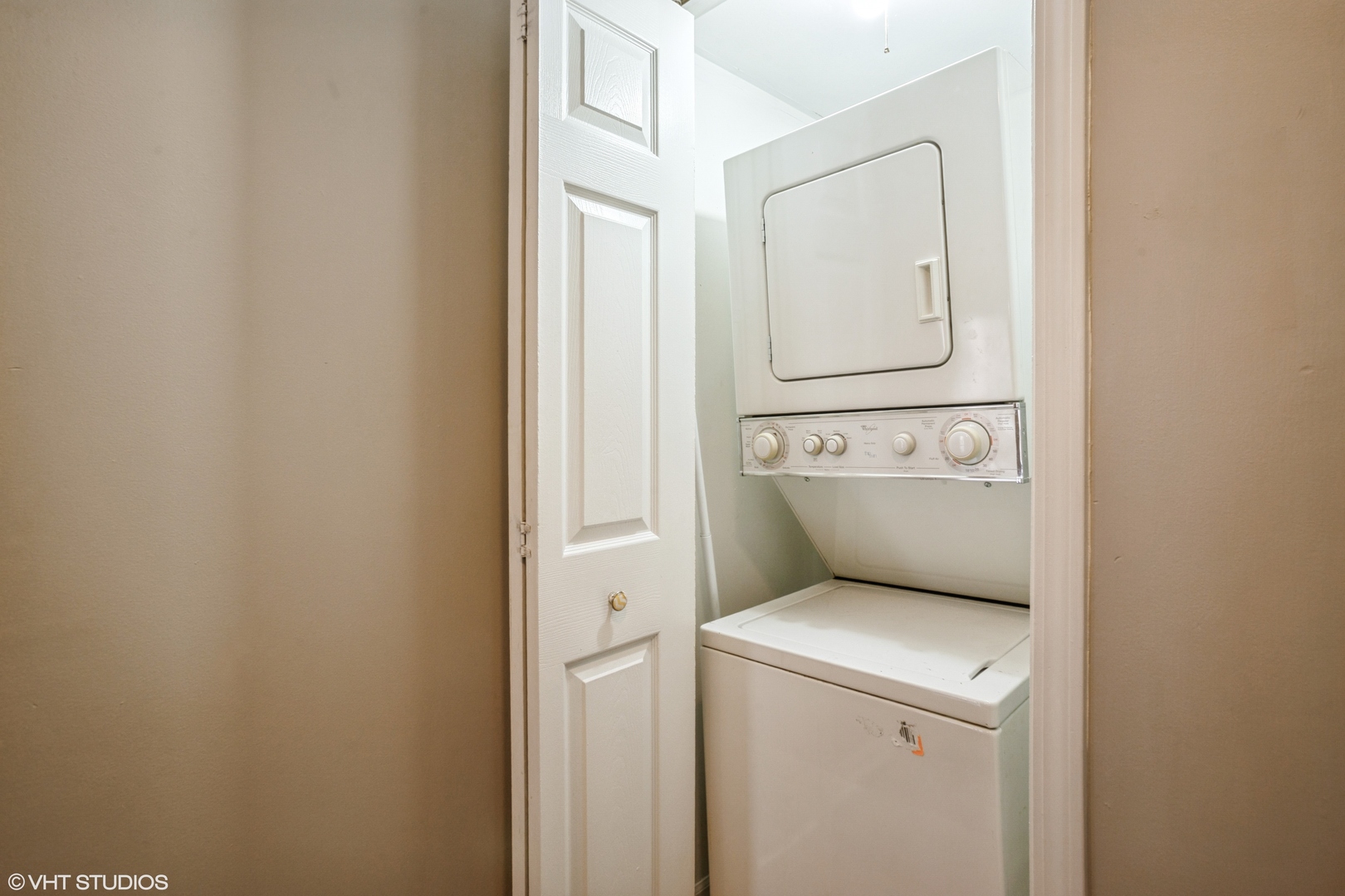5351 North East River Road, Unit 101 Chicago, IL 60656 - Photo 14 of 15 Gallery Image 14