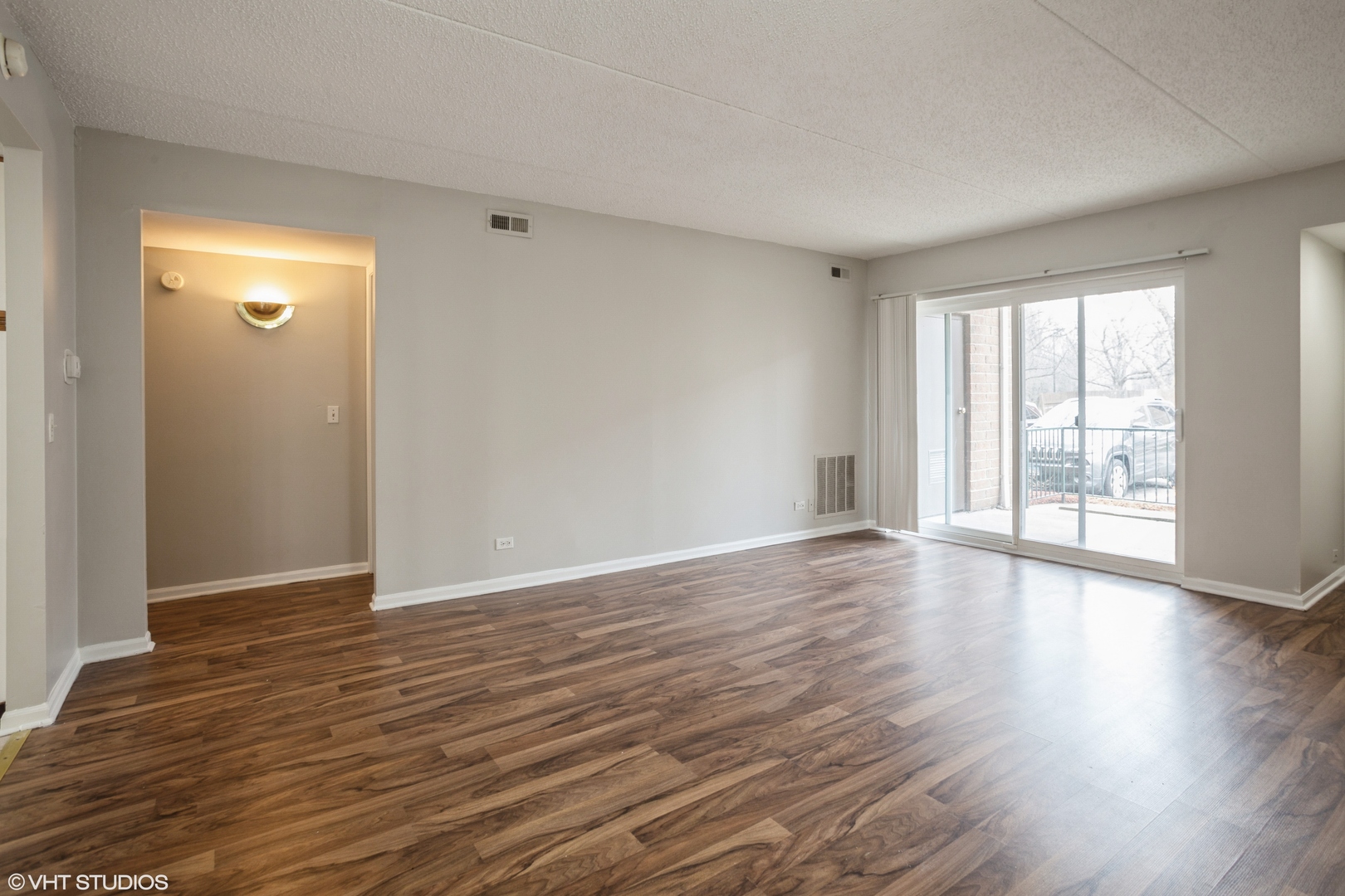5351 North East River Road, Unit 101 Chicago, IL 60656 - Photo 3 of 15 Gallery Image 3