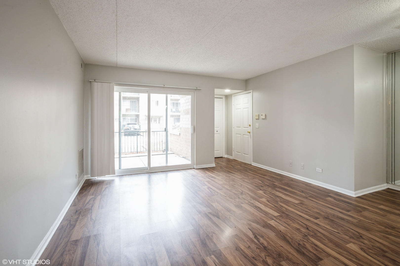 5351 North East River Road, Unit 101 Chicago, IL 60656 - Photo 5 of 15 Gallery Image 5