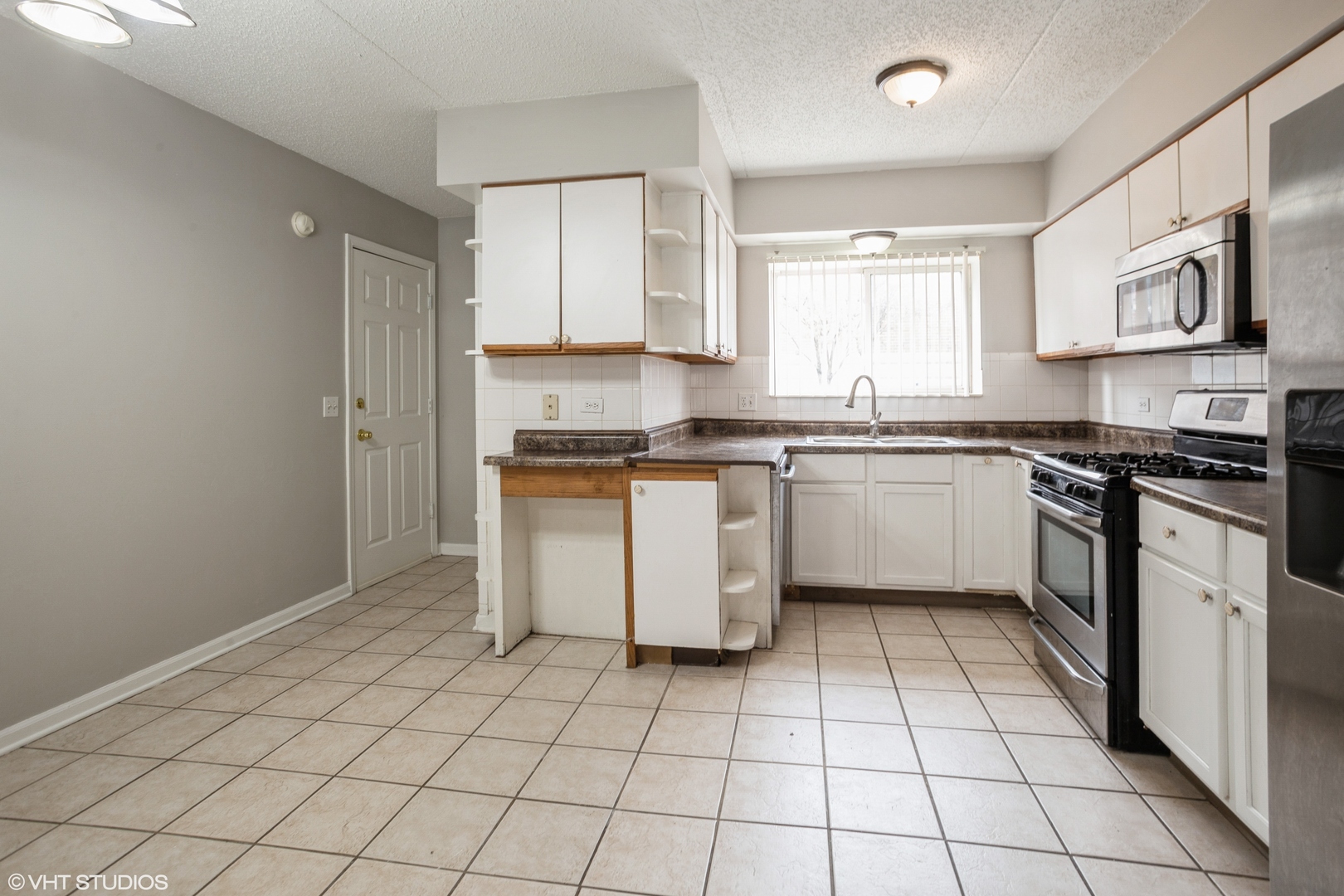5351 North East River Road, Unit 101 Chicago, IL 60656 - Photo 6 of 15 Gallery Image 6