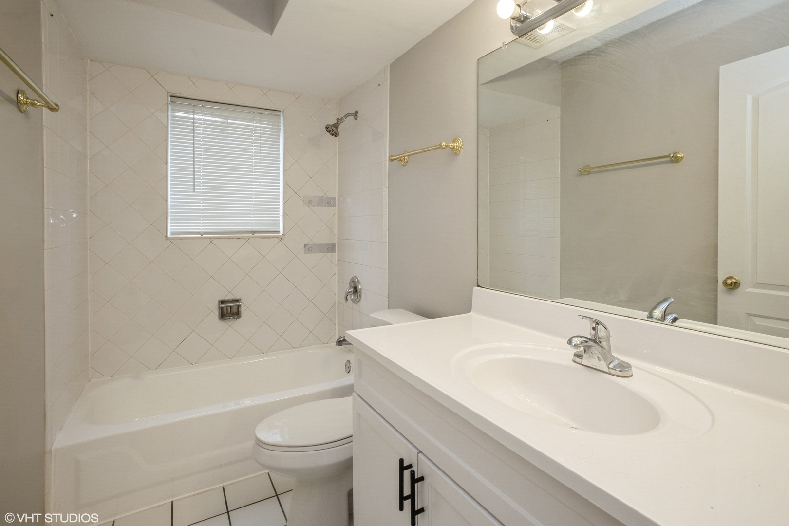 5351 North East River Road, Unit 101 Chicago, IL 60656 - Photo 10 of 15 Gallery Image 10