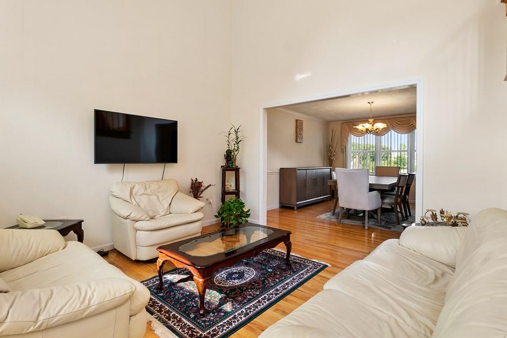 73 Raffaele Drive Waltham, MA 02452 - Photo 6 of 21 Gallery Image 6