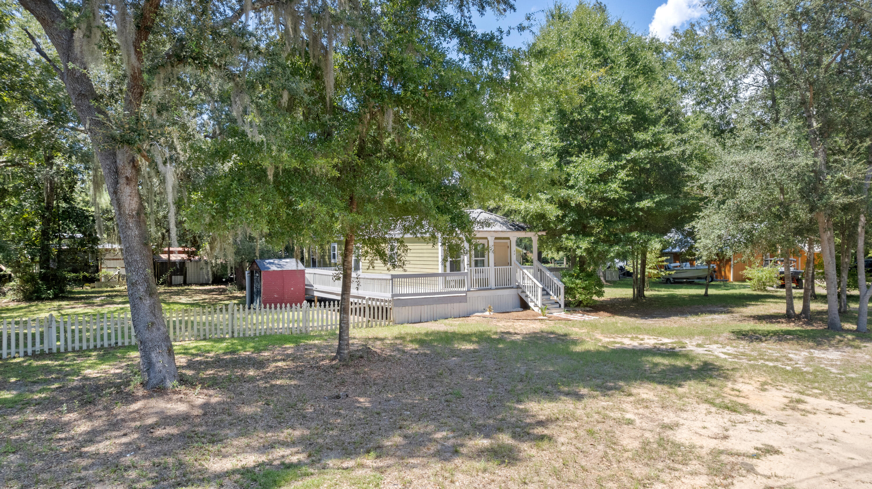 40 Horseshoe Lane Freeport, FL 32439 - Photo 2 of 16 a view of a park with large trees