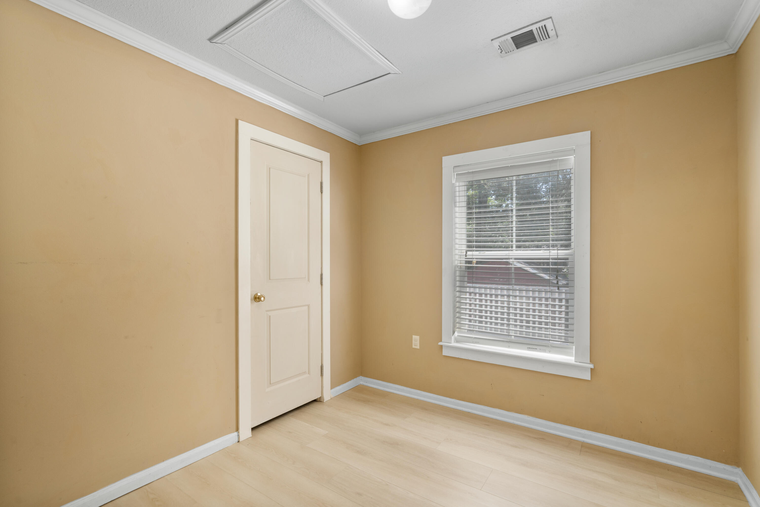 40 Horseshoe Lane Freeport, FL 32439 - Photo 8 of 16 an empty room with windows