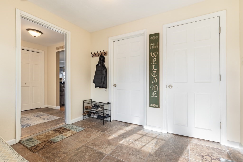 45 Old Cart Road Auburn, MA 01501 - Photo 3 of 38 Gallery Image 3