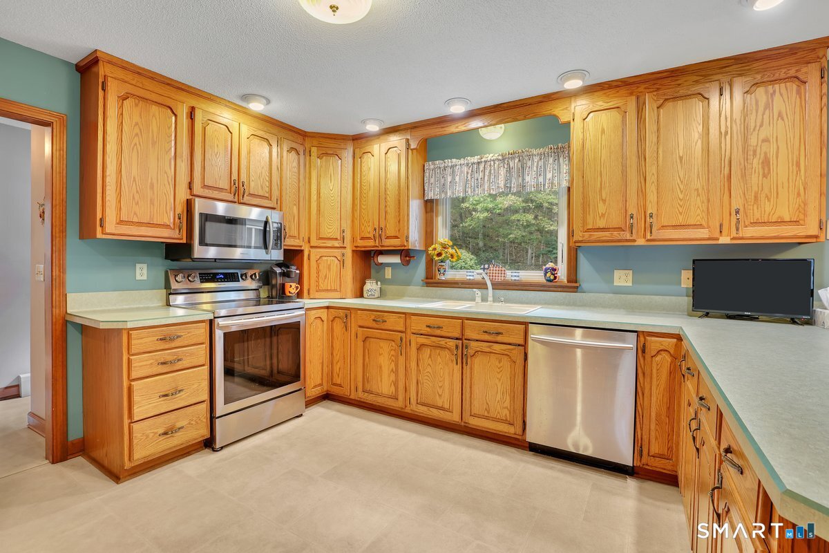 78 Mountain Ridge Drive Coventry, CT 06238 - Photo 10 of 39 Gallery Image 10
