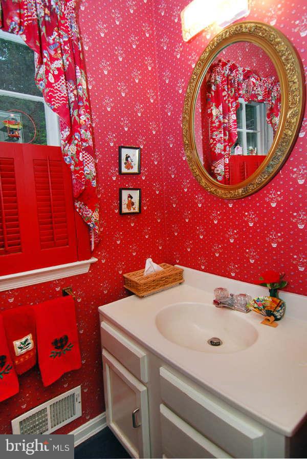 8737 Cuttermill Place Springfield, VA 22153 - Photo 14 of 30 Bath