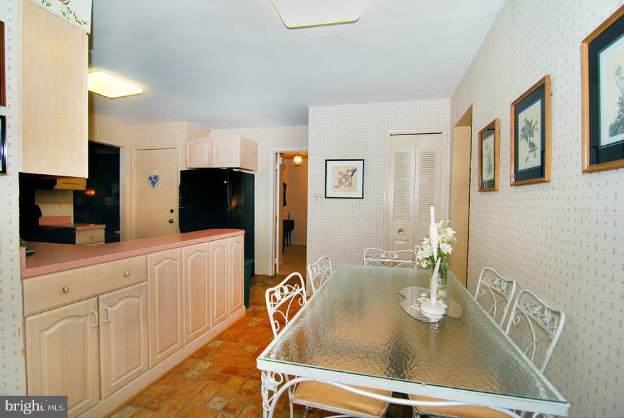 8737 Cuttermill Place Springfield, VA 22153 - Photo 7 of 30 Kitchen