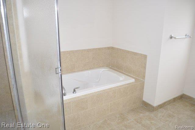 5897 High Point Court, Unit 9 Brighton, MI 48116 - Photo 17 of 22 Master Bath alt view
