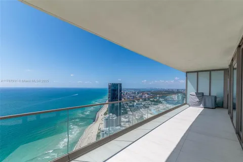 $4,095,000 | 18975 Collins Avenue, Unit LPH5403, Sunny Isles Beach, FL 33160