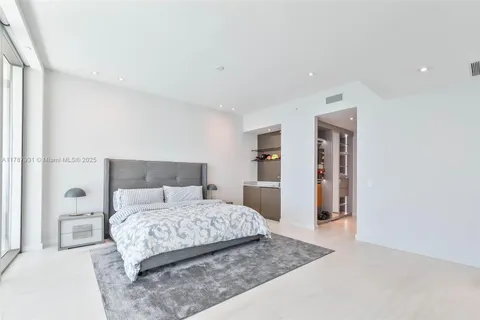 $4,095,000 | 18975 Collins Avenue, Unit LPH5403, Sunny Isles Beach, FL 33160