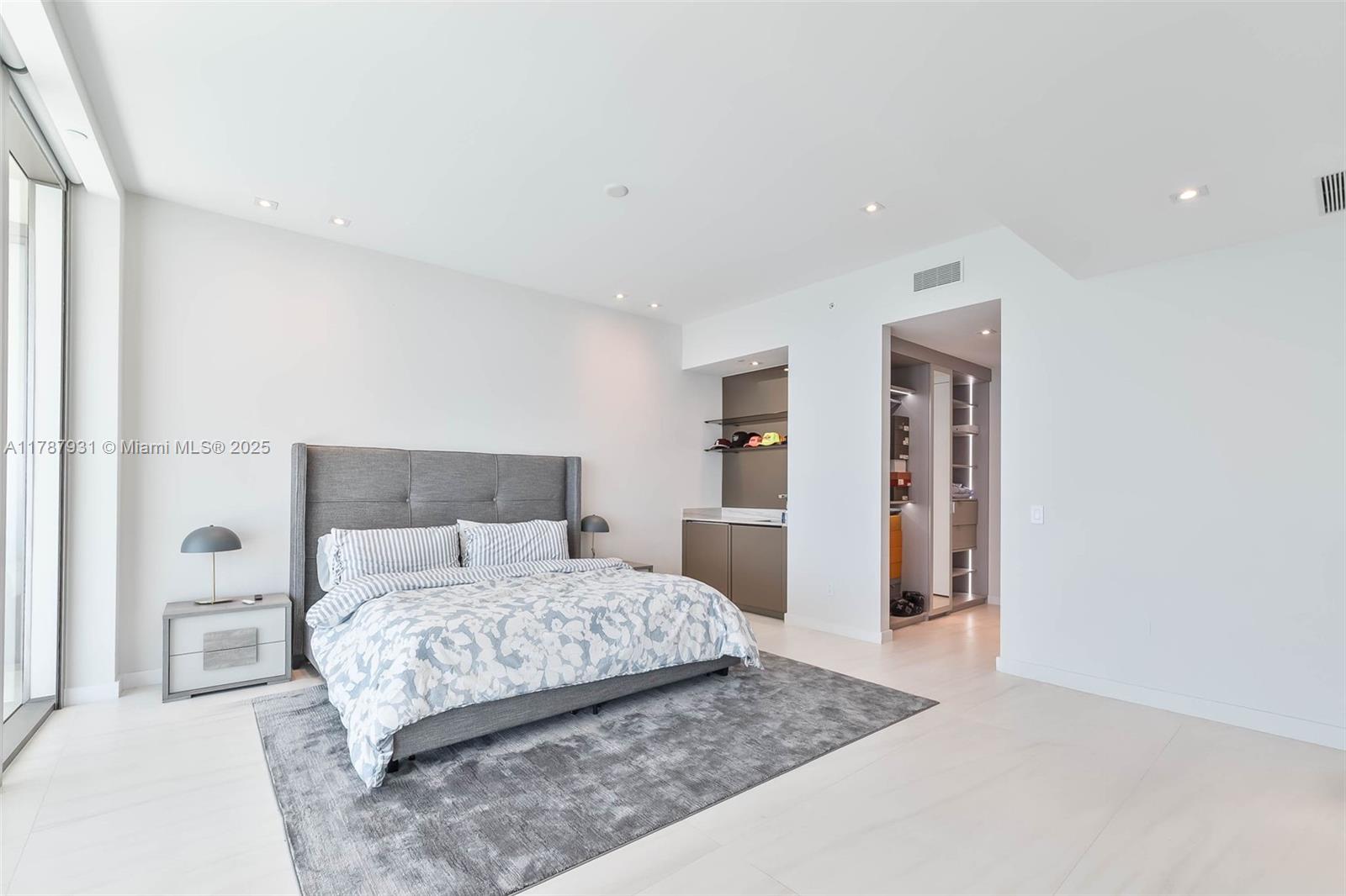 18975 Collins Avenue, Unit LPH5403 Sunny Isles Beach, FL 33160 - Photo 11 of 32