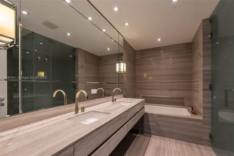 $4,095,000 | 18975 Collins Avenue, Unit LPH5403, Sunny Isles Beach, FL 33160