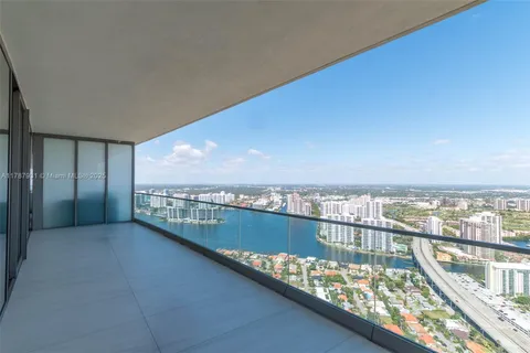 $4,095,000 | 18975 Collins Avenue, Unit LPH5403, Sunny Isles Beach, FL 33160