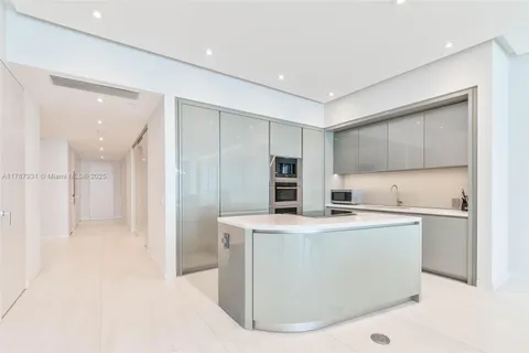 $4,095,000 | 18975 Collins Avenue, Unit LPH5403, Sunny Isles Beach, FL 33160