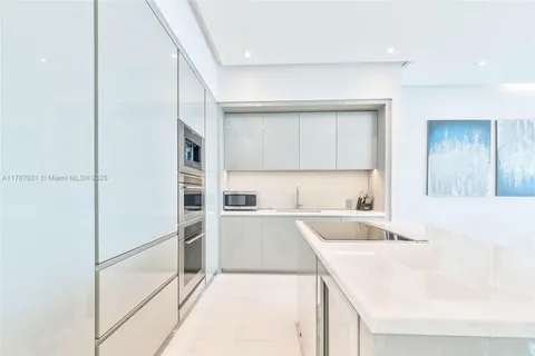 $4,095,000 | 18975 Collins Avenue, Unit LPH5403, Sunny Isles Beach, FL 33160