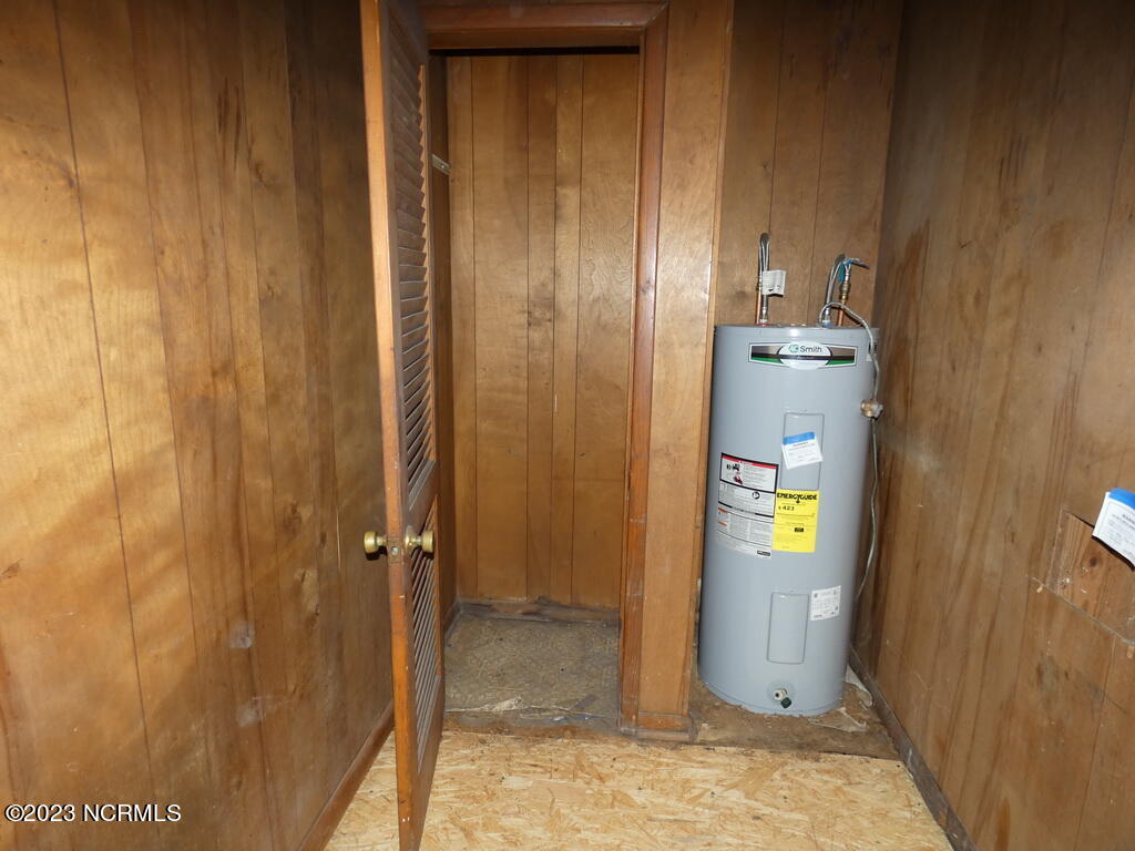 2006 Tower Hill Road Kinston, NC 28501 - Photo 24 of 26 32 LAUNDRY
