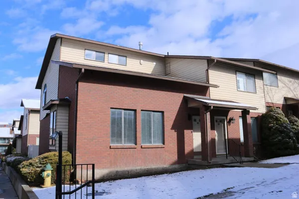 $1,850 | 1113 Country Hills Drive, Unit D1, Ogden, UT 84403