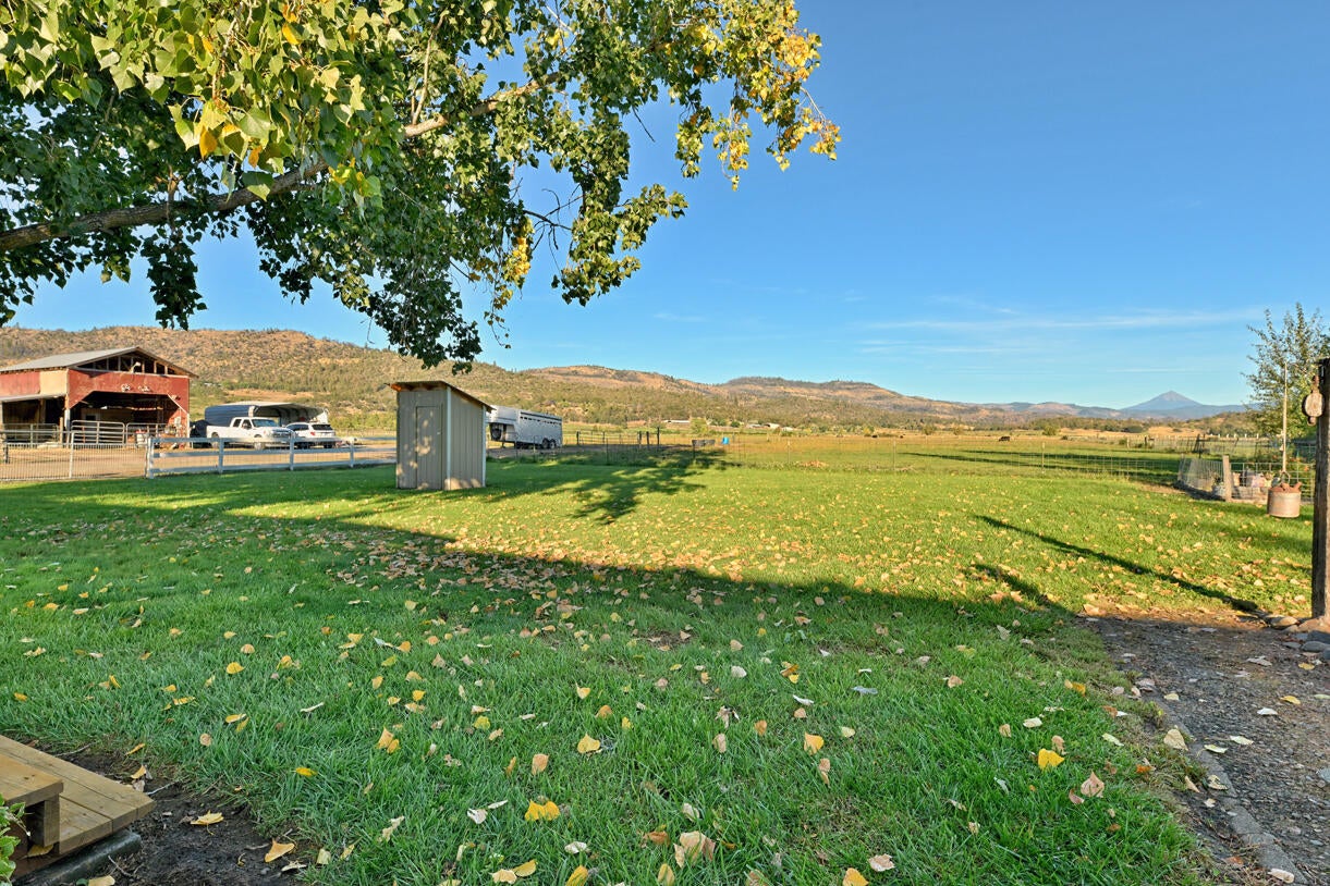 2795 Ball Road Eagle Point, OR 97524 - Photo 22 of 30 DSC_7550