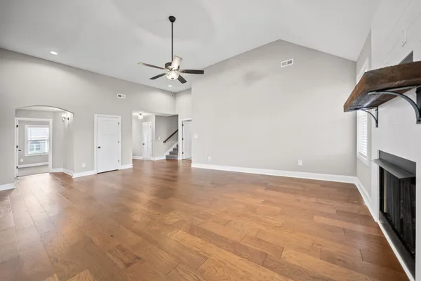 $2,100 | 1312 Apple Blossom, Clarksville, TN 37042