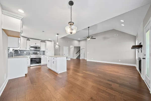 $2,100 | 1312 Apple Blossom, Clarksville, TN 37042