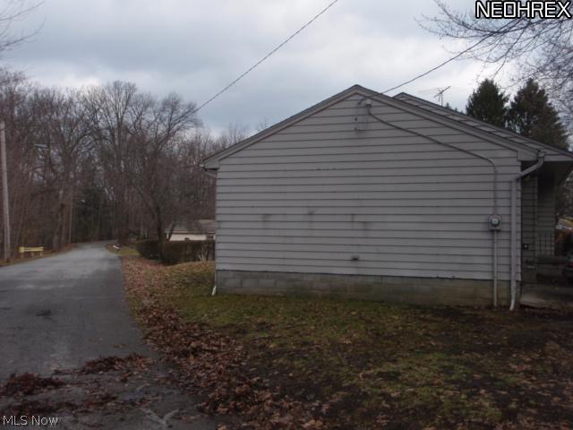 219 Perry Street Struthers, OH 44471 - Photo 3 of 9