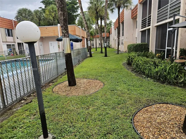 a view of a house with backyard and garden