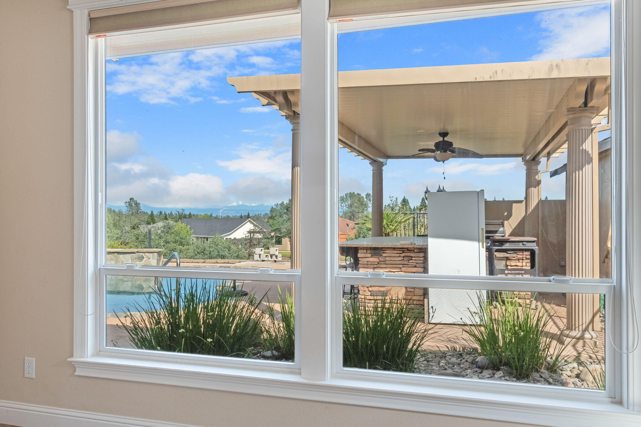 372 Stinson Loop Redding, CA 96003 - Photo 19 of 79 View