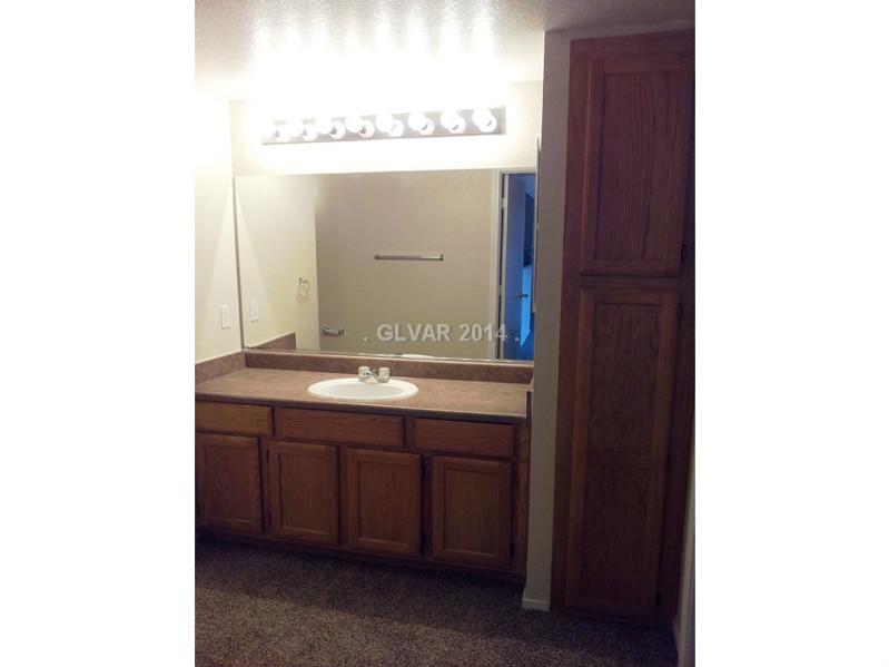 9620 West Russell Road, Unit 1046 Las Vegas, NV 89148 - Photo 16 of 21 Property Photo. MASTER BATH