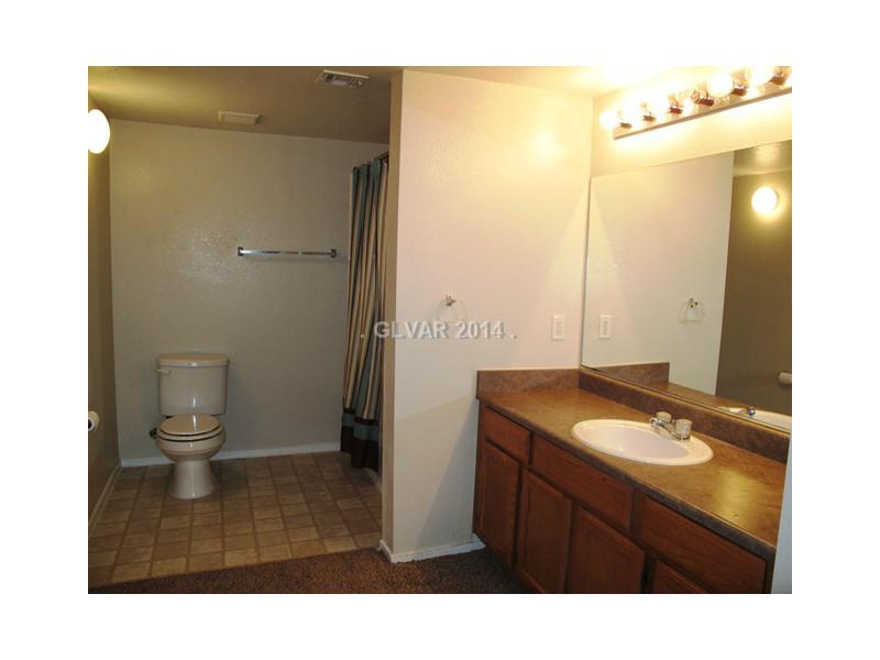 9620 West Russell Road, Unit 1046 Las Vegas, NV 89148 - Photo 17 of 21 Property Photo. MASTER BATH