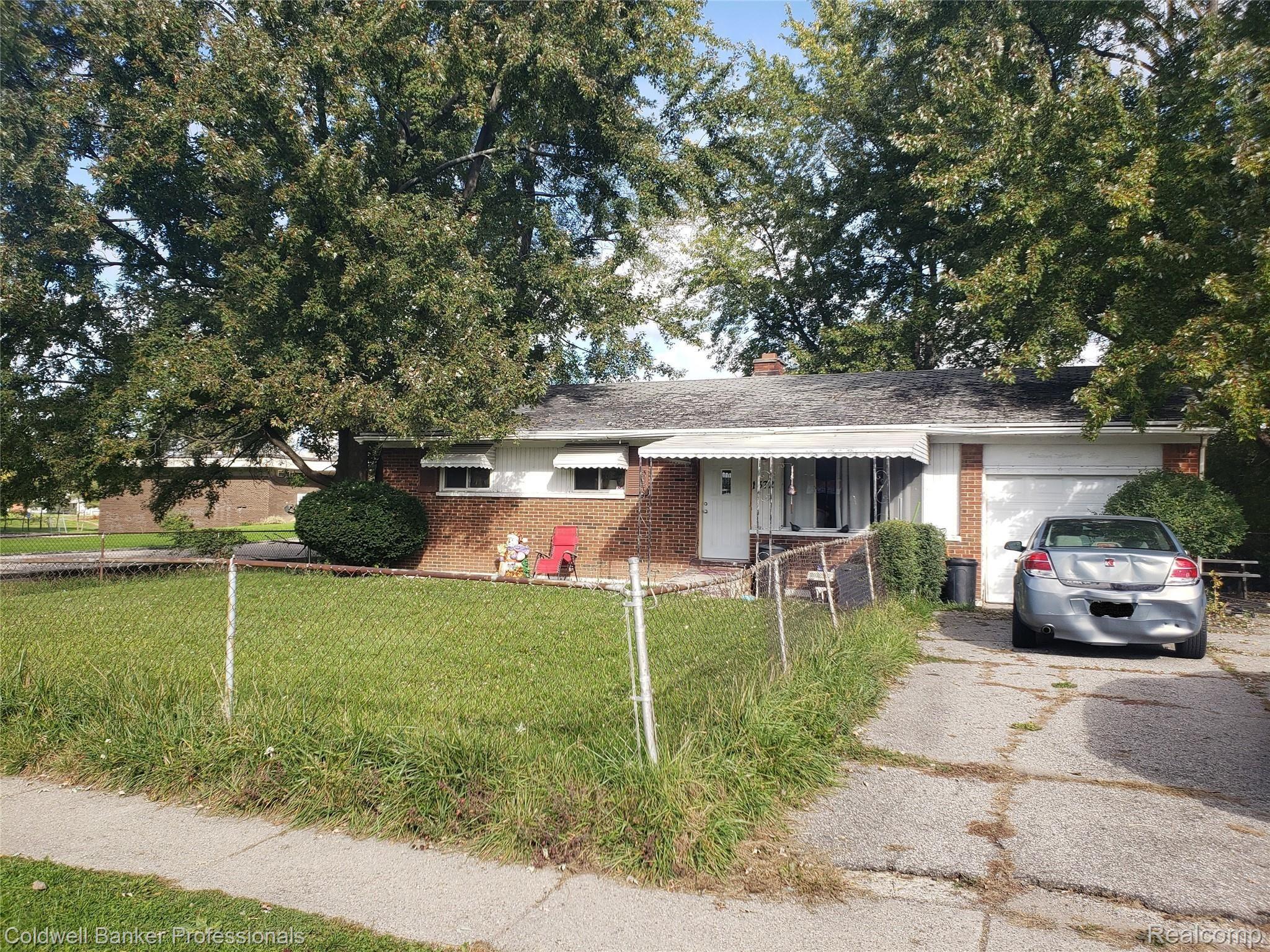 1372 Coldwater Road Flint, MI 48505 - Photo 1 of 17 1372WColdwaterPic1.jpg