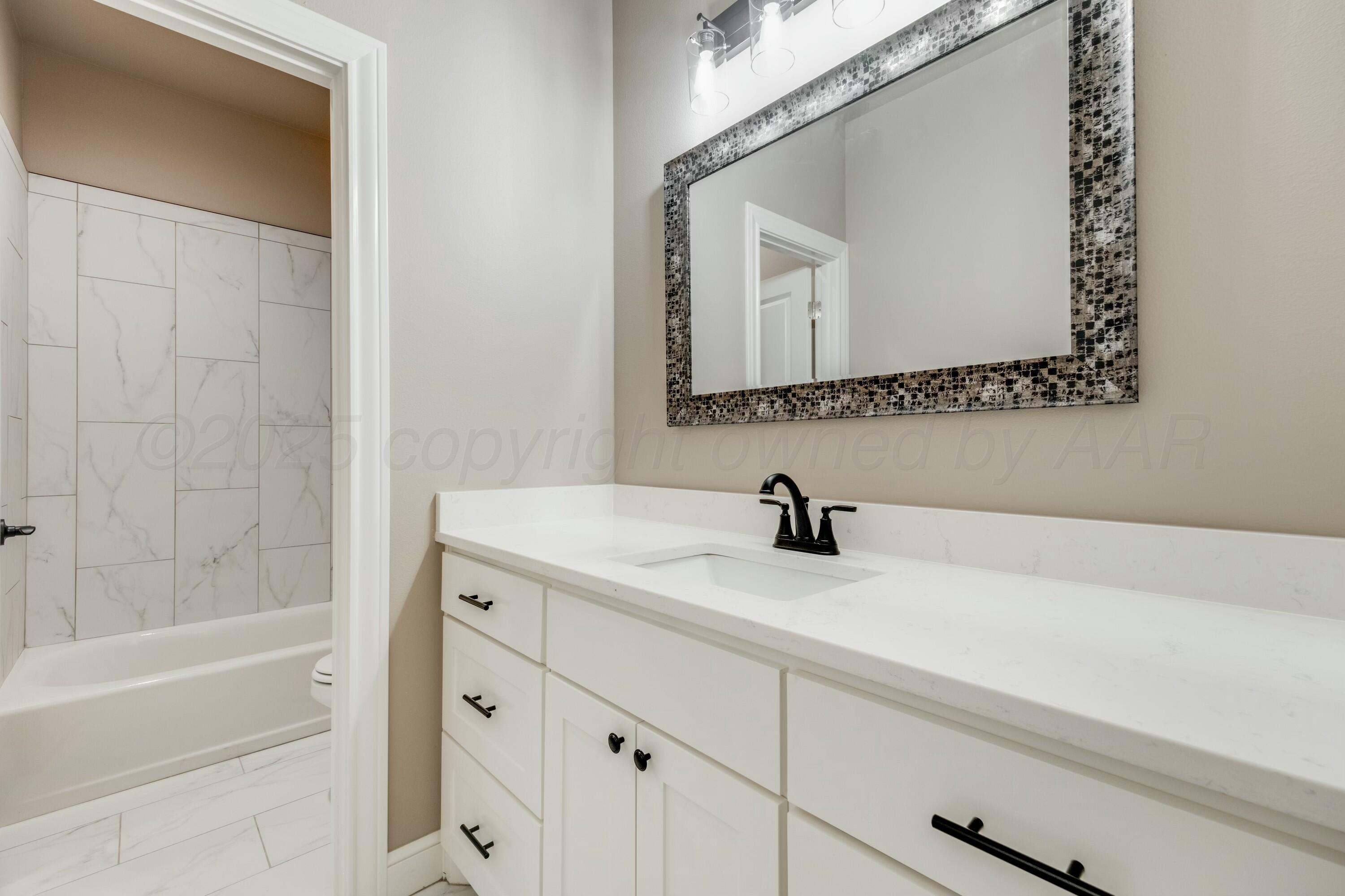 19700 West Costley Road Amarillo, TX 79119 - Photo 22 of 38 2nd Bathroom