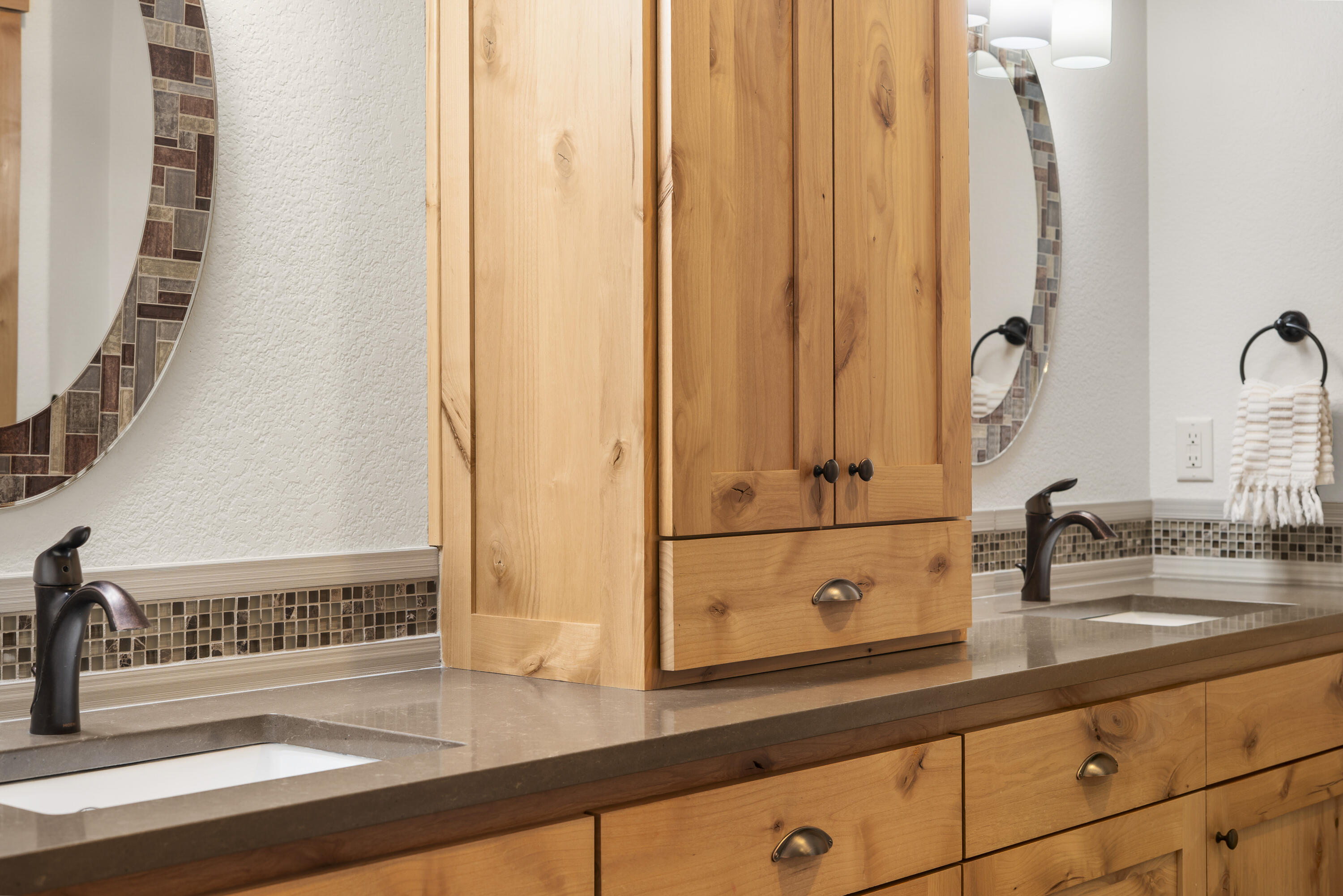 10276 Sundance Ridge Loop Redmond, OR 97756 - Photo 31 of 104 51-Bathroom