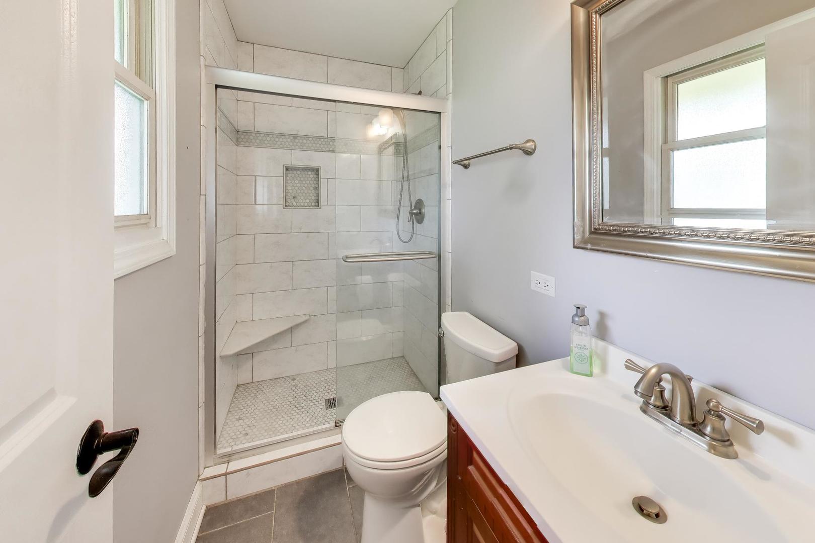 605 North Rohlwing Road Palatine, IL 60074 - Photo 12 of 21