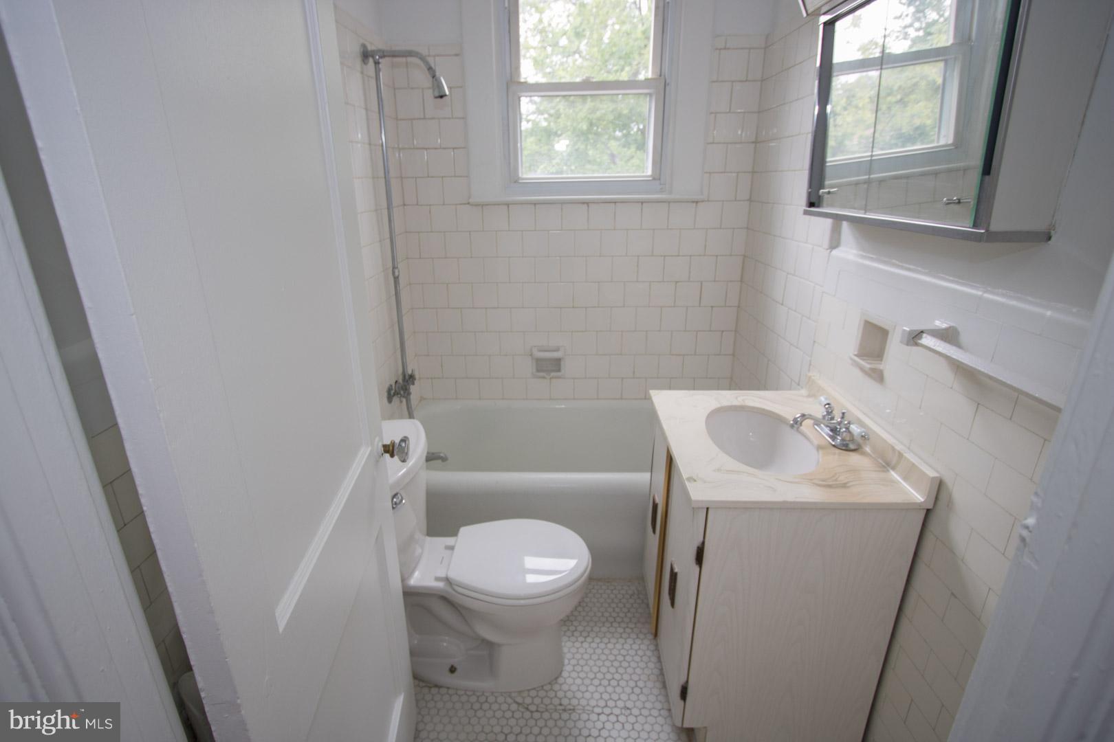 3228 Marnat Road Baltimore, MD 21208 - Photo 8 of 20 Bath
