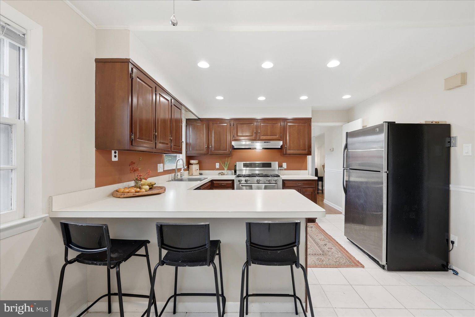 8414 Danford Court Springfield, VA 22152 - Photo 11 of 39 Breakfast Bar