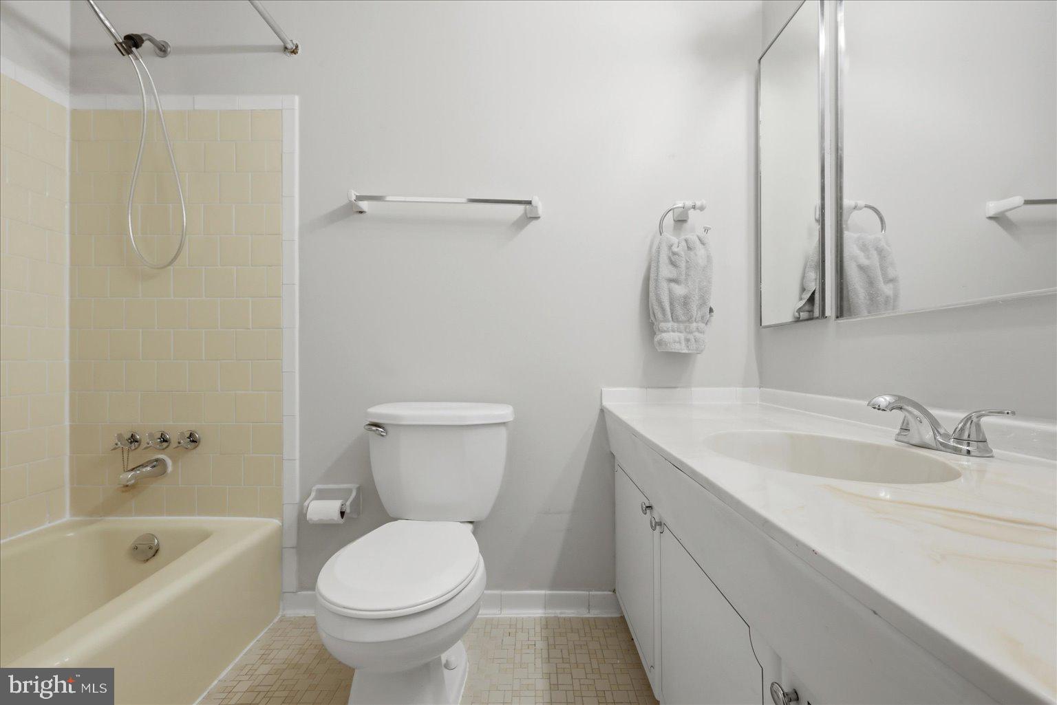 8414 Danford Court Springfield, VA 22152 - Photo 21 of 39 Guest Full Bath