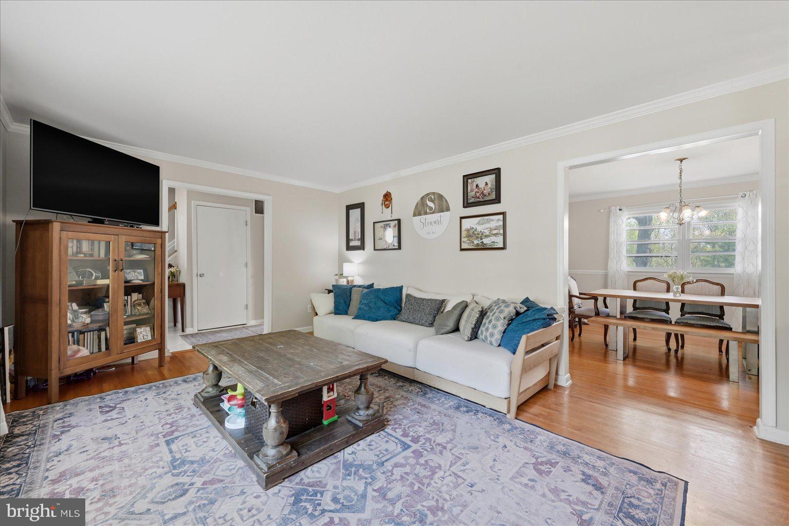 8414 Danford Court Springfield, VA 22152 - Photo 6 of 39 Living Room