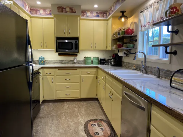 $375,000 | 2940 Ridgeway Drive, Reedsport, OR 97467