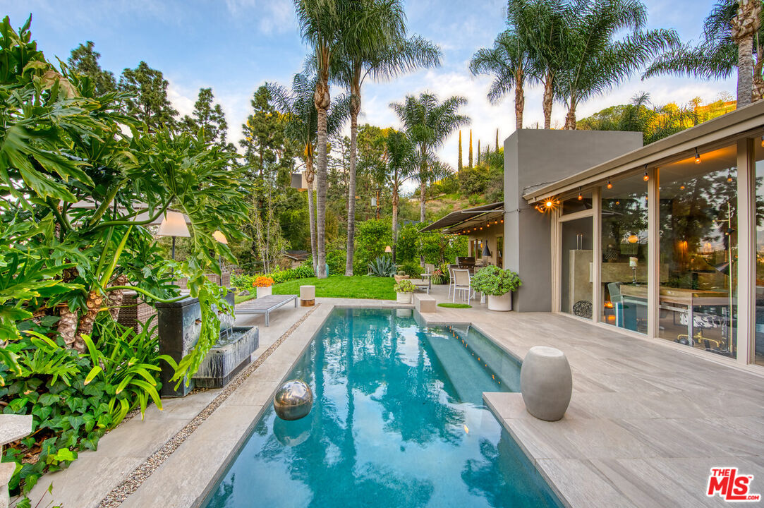 3827 Rhodes Avenue Studio City, CA 91604 - Photo 3 of 28