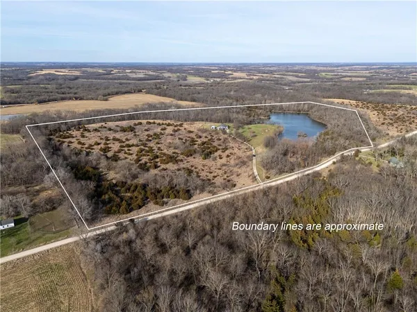 $490,000 | 8333 Southeast Tobin Valley Drive, Cowgill, MO 64637